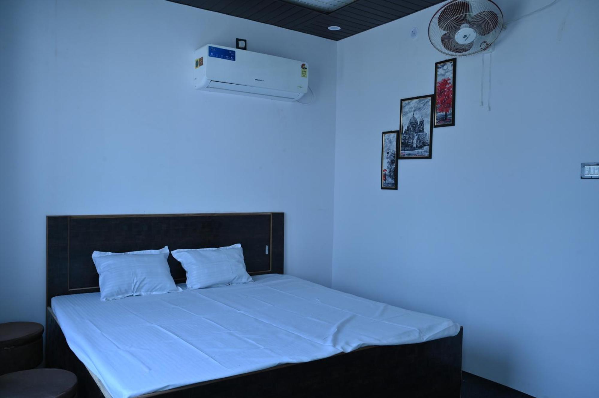 Privyrooms Gorakhpur Esterno foto