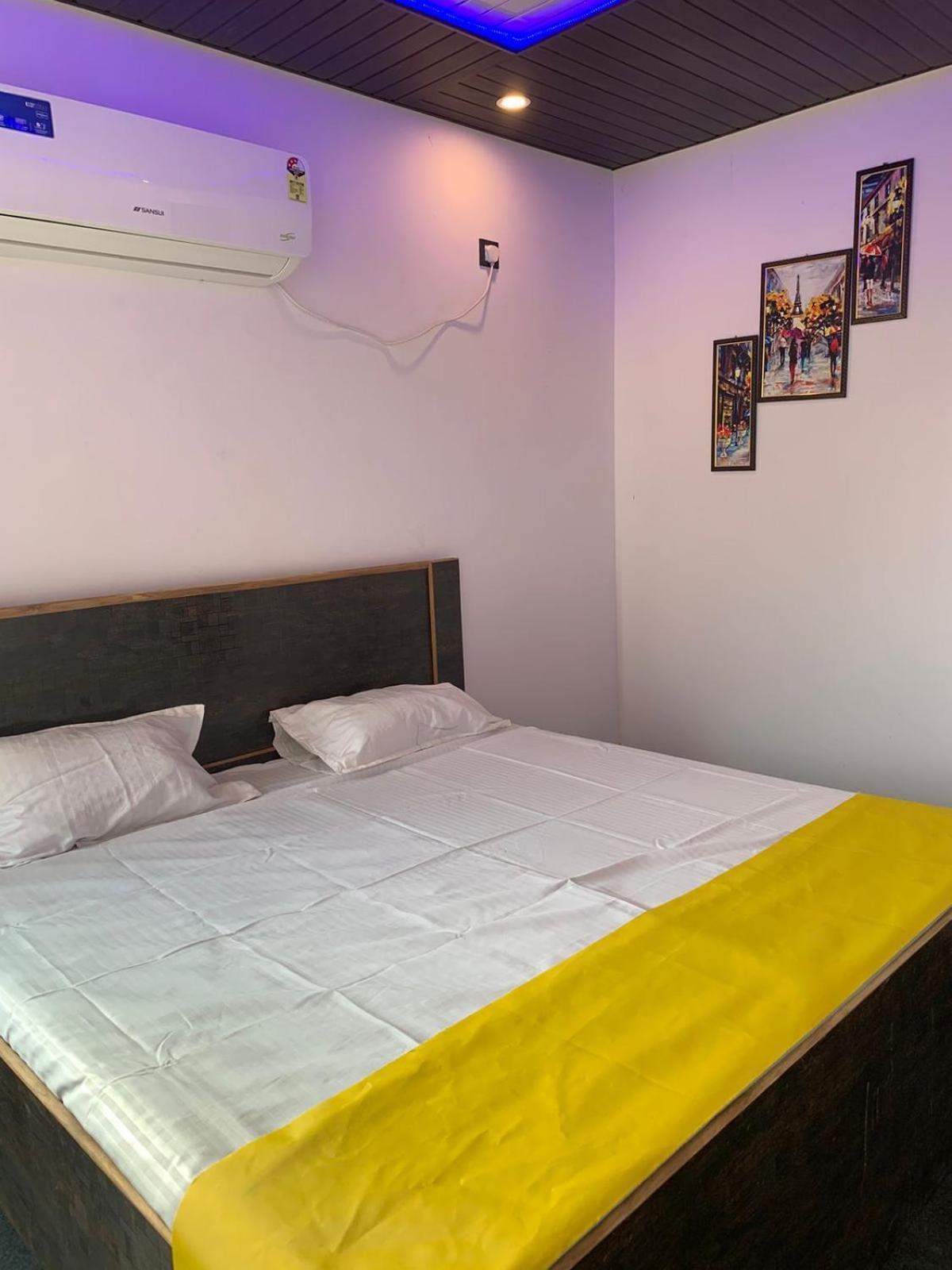 Privyrooms Gorakhpur Esterno foto