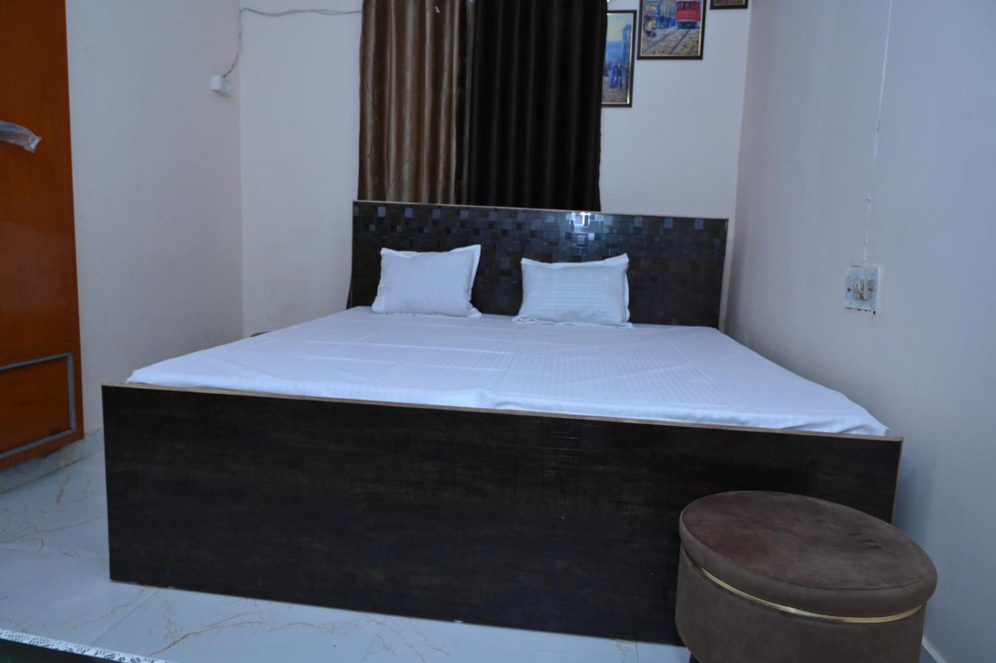 Privyrooms Gorakhpur Esterno foto